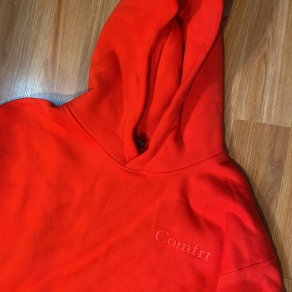 RED COMFRT HOODIE SMALL - Picture 2 of 6